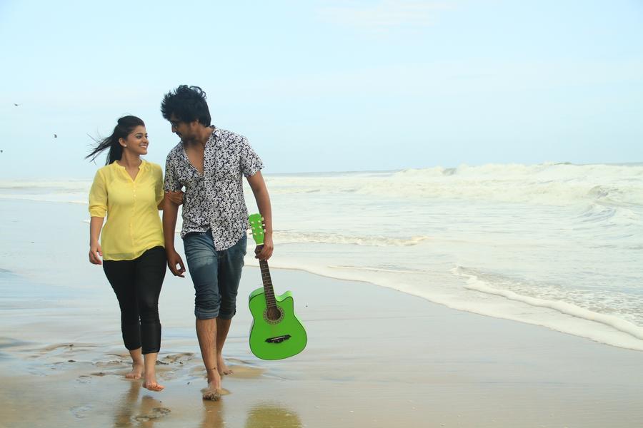 Yamini Bhaskar and Harish Stills From Munnodi Movie