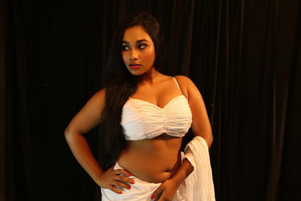 Actress Pon Swathi Stills From Oru Iyakkunarin Kadhal Dairy