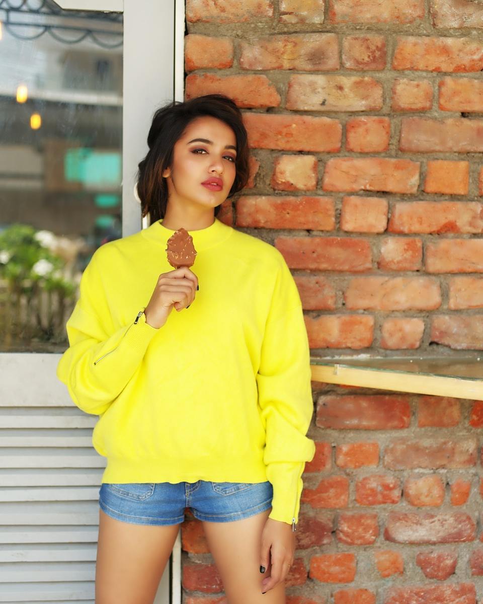 Tejaswi Madivada looks HOT in her latest photoshoot
