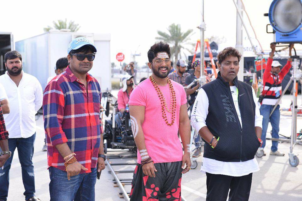 Duvvada Jagannadham Working Stills | Allu Arjun, Director Harish Shankar