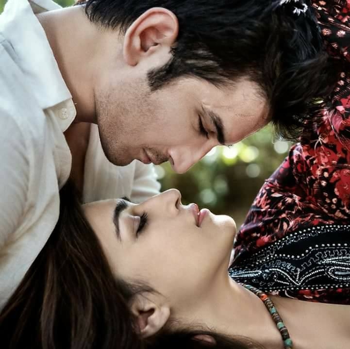 Sushant Singh Rajput and Kriti Sanon stills from Raabta movie