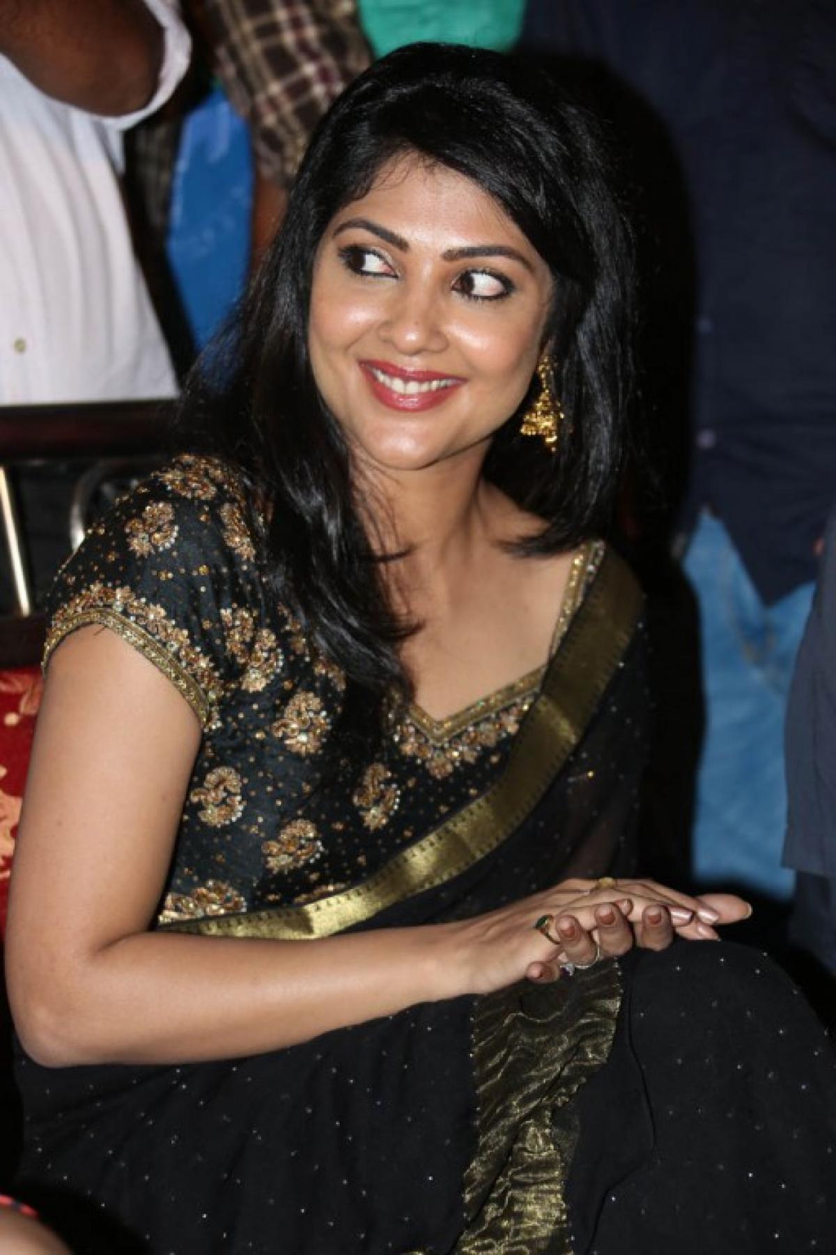 Actress Kamalinee Mukarjee Stills\r\n