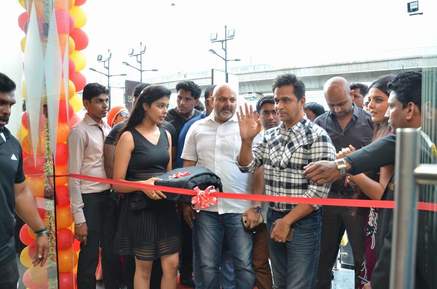 The latest addition to PVR Cinemas was inaugurated at Galada Centre Mall, Chennai. Event was attended by Actor Arjun, Varalakshmi, Uma Riaz,  Gautam Dutta(CEO, PVR Cinemas) and others.\r\n\r\n
