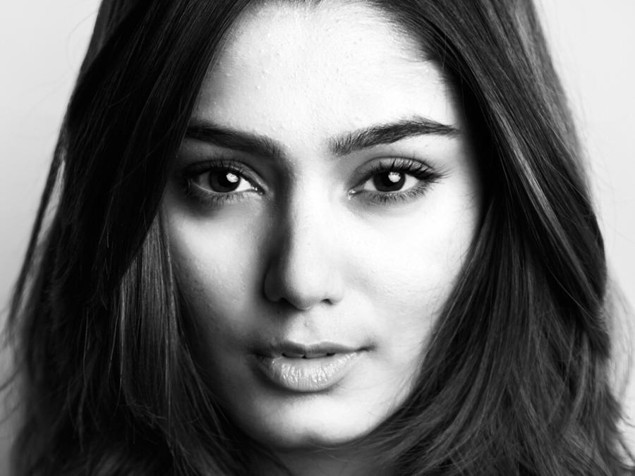 Checkout the latest stills of Rangoon fame Sana Makbul.