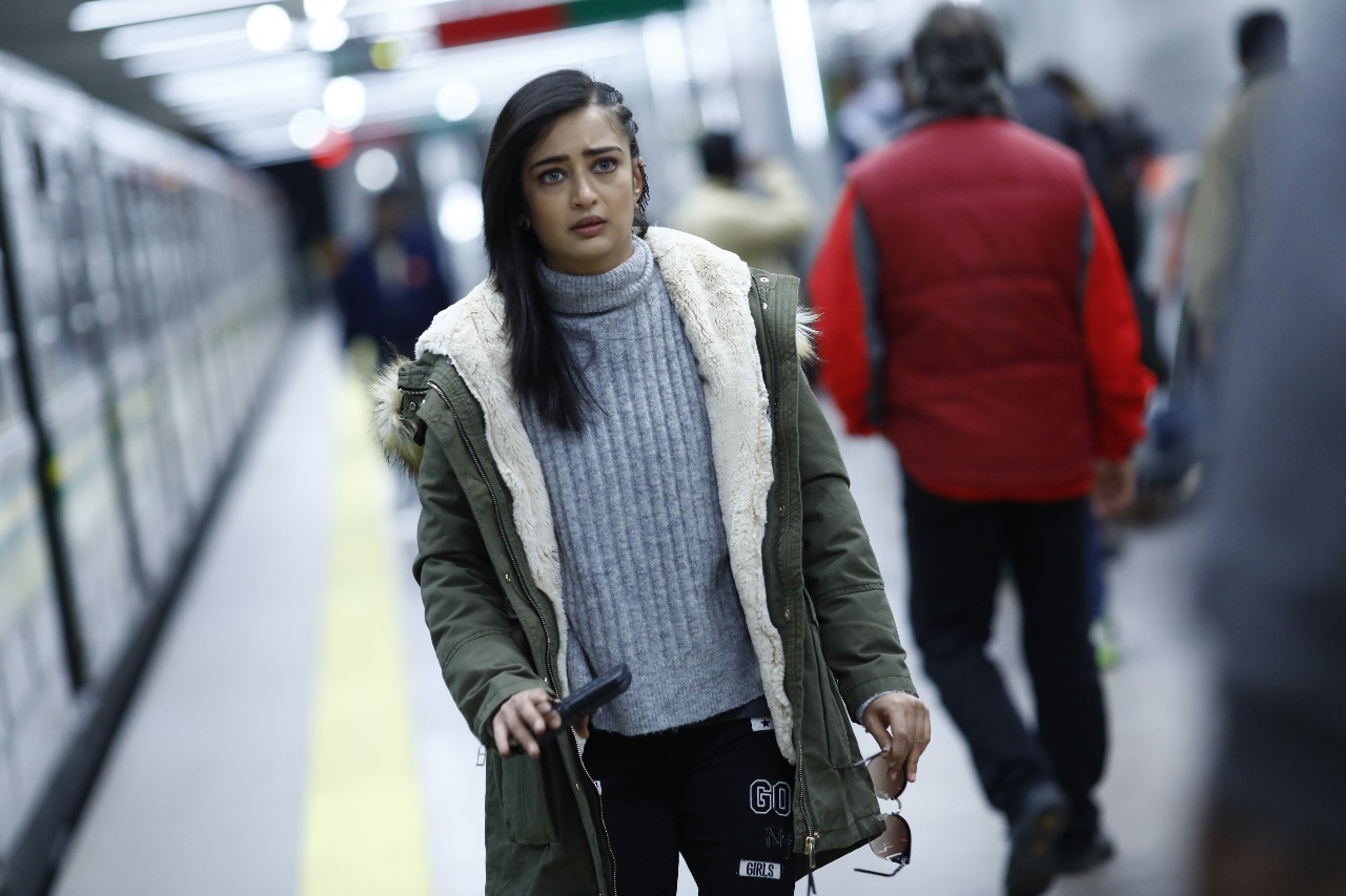 Akshara Hassan latest stills from Vivegam