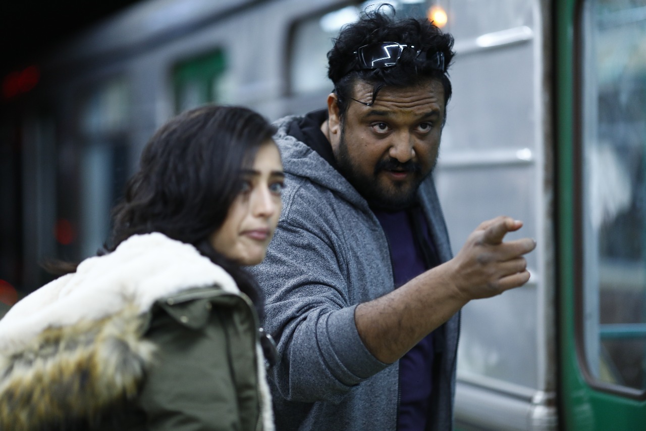 Akshara Hassan latest stills from Vivegam