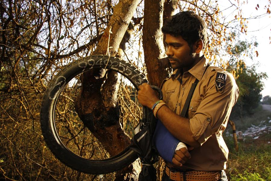 En Aaloda Seruppa Kaanom Movie Stills