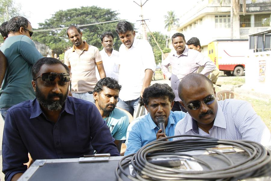 En Aaloda Seruppa Kaanom Movie Stills