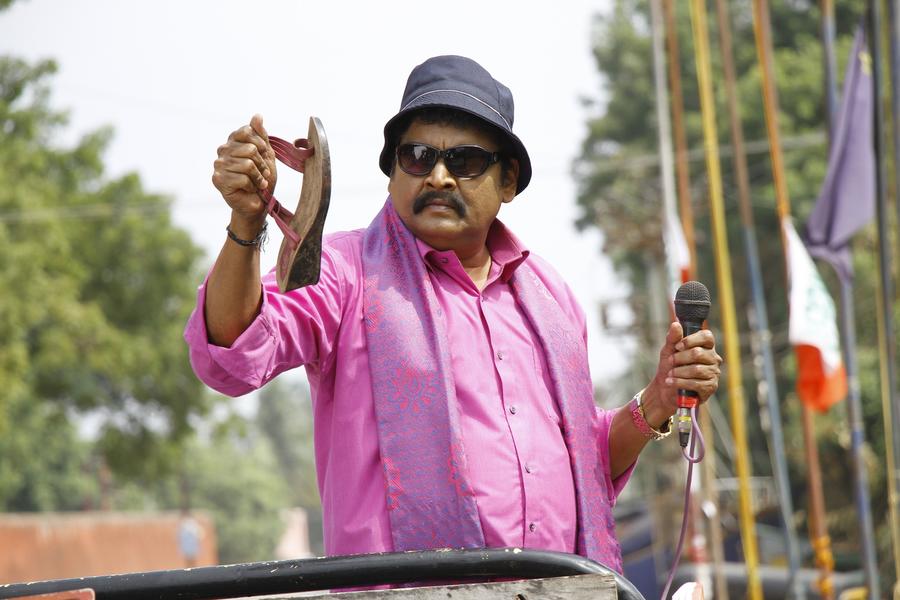 En Aaloda Seruppa Kaanom Movie Stills