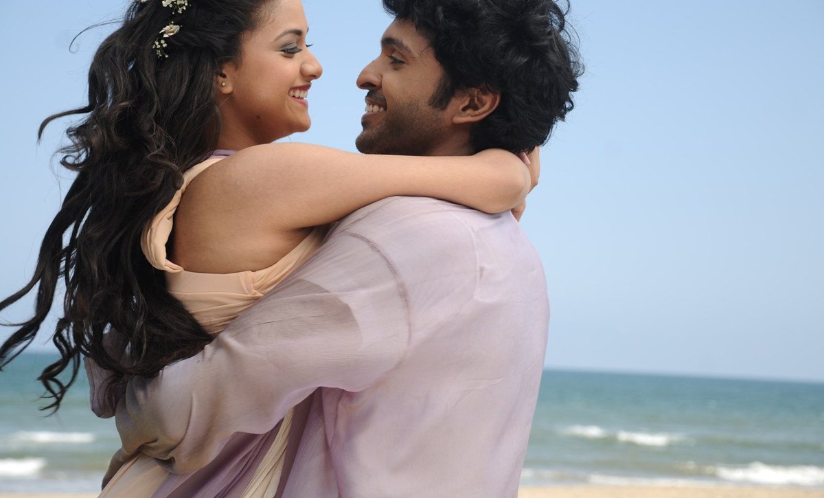 Idhu Enna Maayam Tamil Movie Stills | Vikram Prabhu, Kavya Shetty