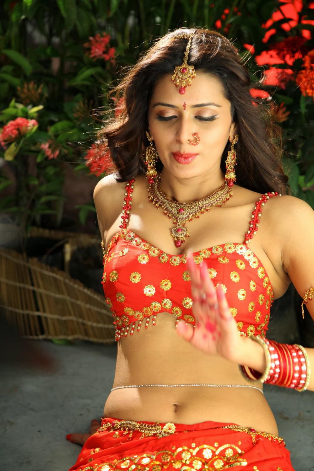 P Se PM Tak Hindi Movie Stills | Meenakshi Dixit