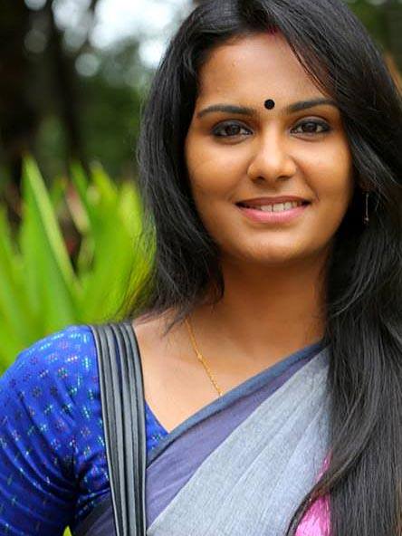 Actress Lakshmi Priyaa Chandramouli latest stills