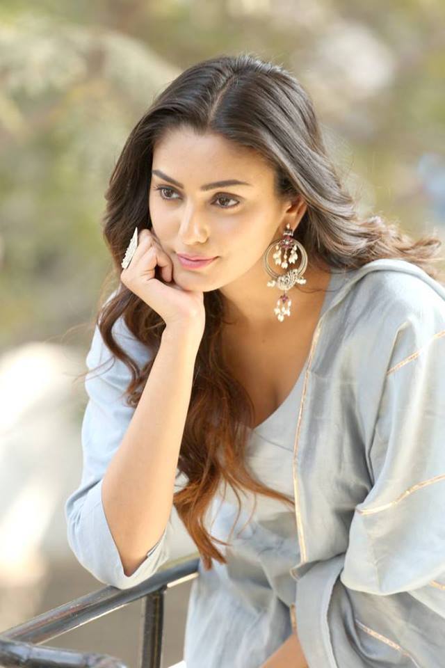 Actress Sana Makbul latest photos.