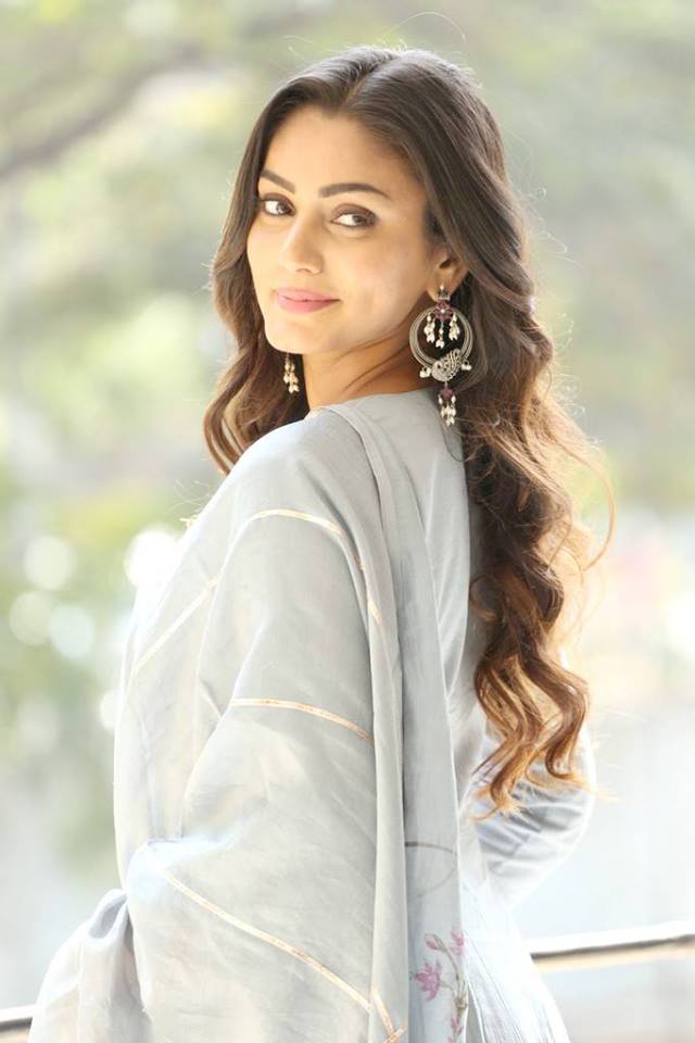 Actress Sana Makbul latest photos.