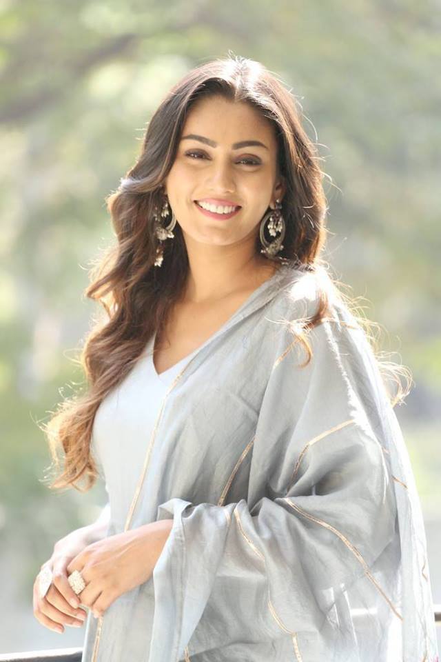 Actress Sana Makbul latest photos.