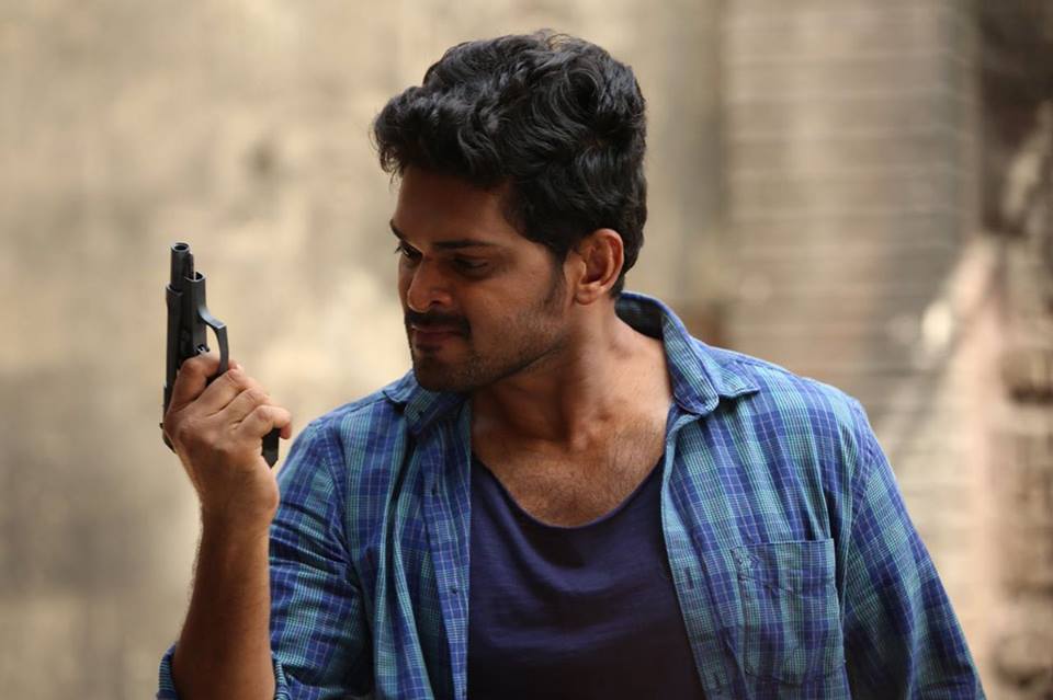Iravukku Aayiram Kangal new pictures.