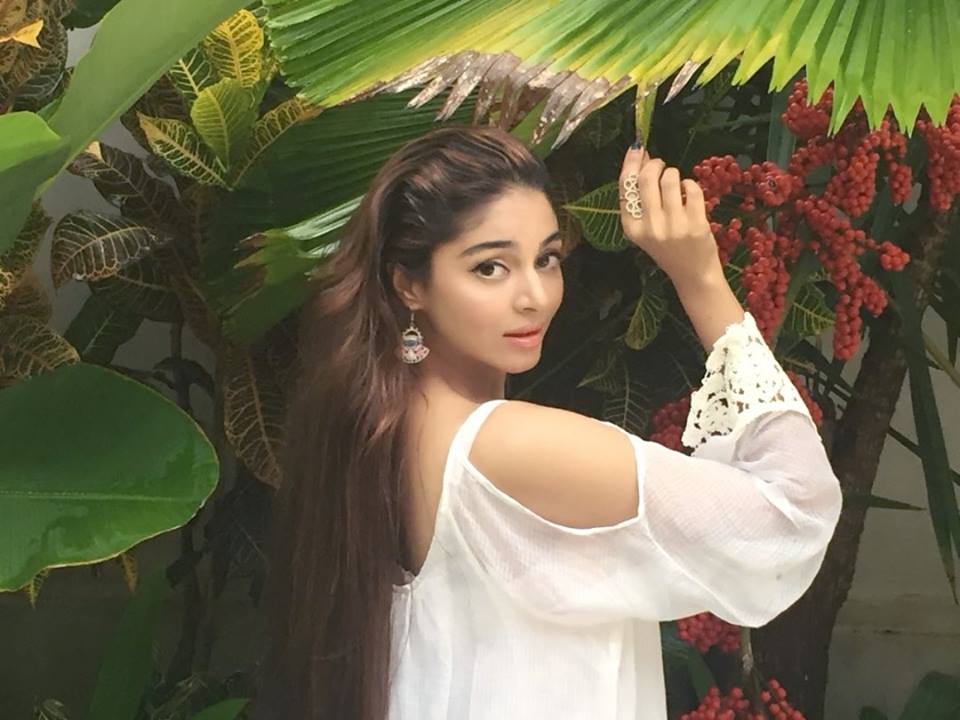 Actress Sanam Shetty Pictures.