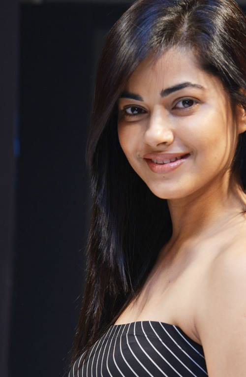 Meera Chopra New Stills.