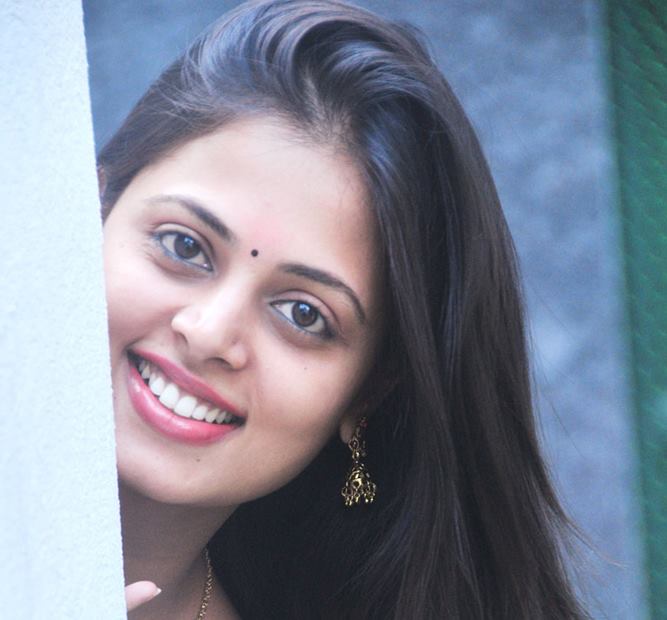 Actress Sindhu Menon photos.