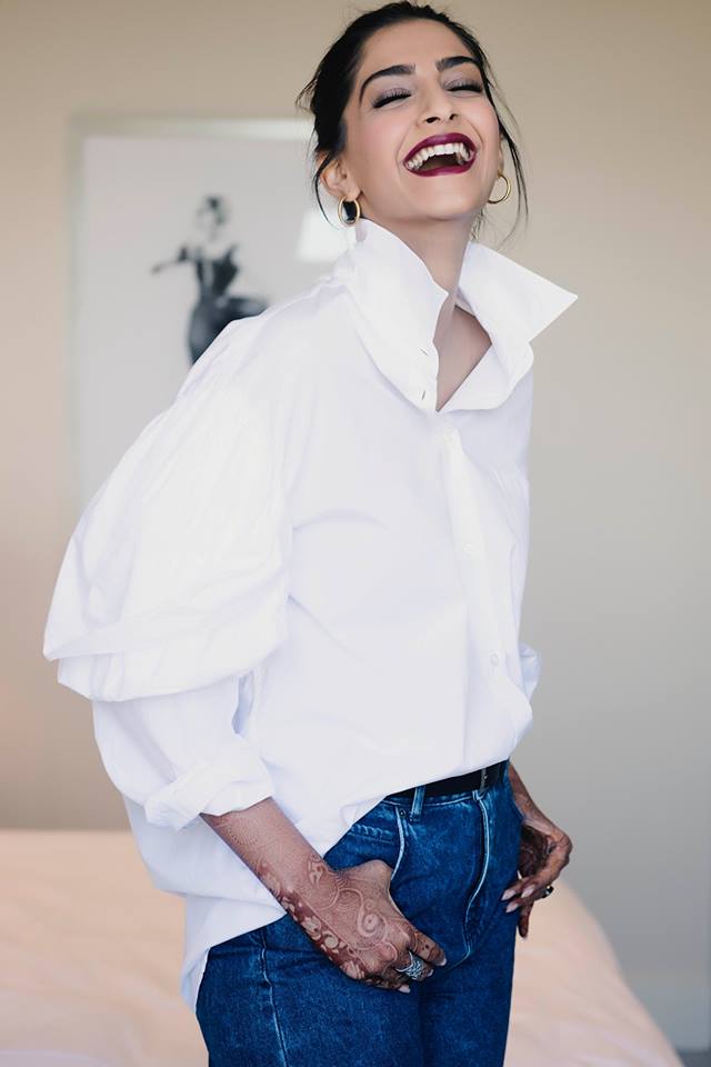 Glamorous Actress Sonam Kapoor Photos.