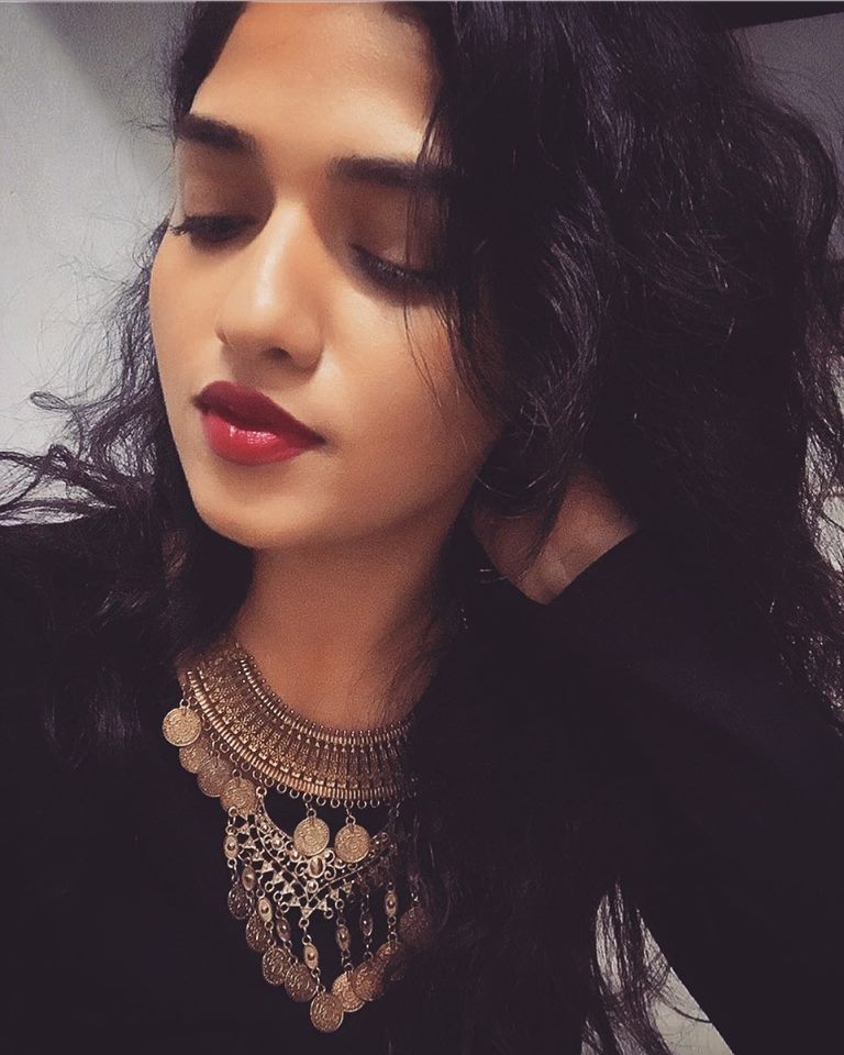 Actress Sunaina Selfy Images.