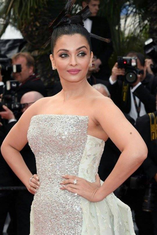 Actress Aishwarya Rai Stunning Photos.