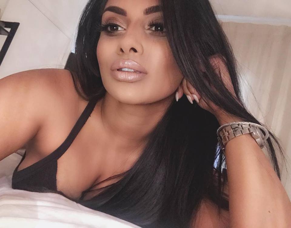 Actor Chandrika Ravi Glamorous Photos.