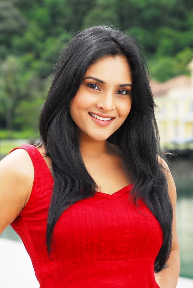Actress Divya Spandana Photos.
