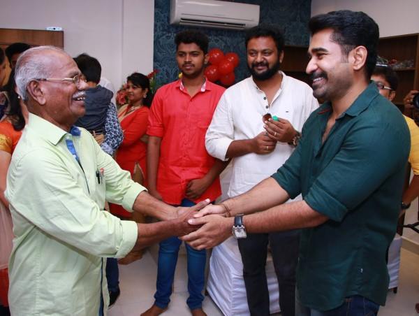 Kolaigaran Movie Launch Photos