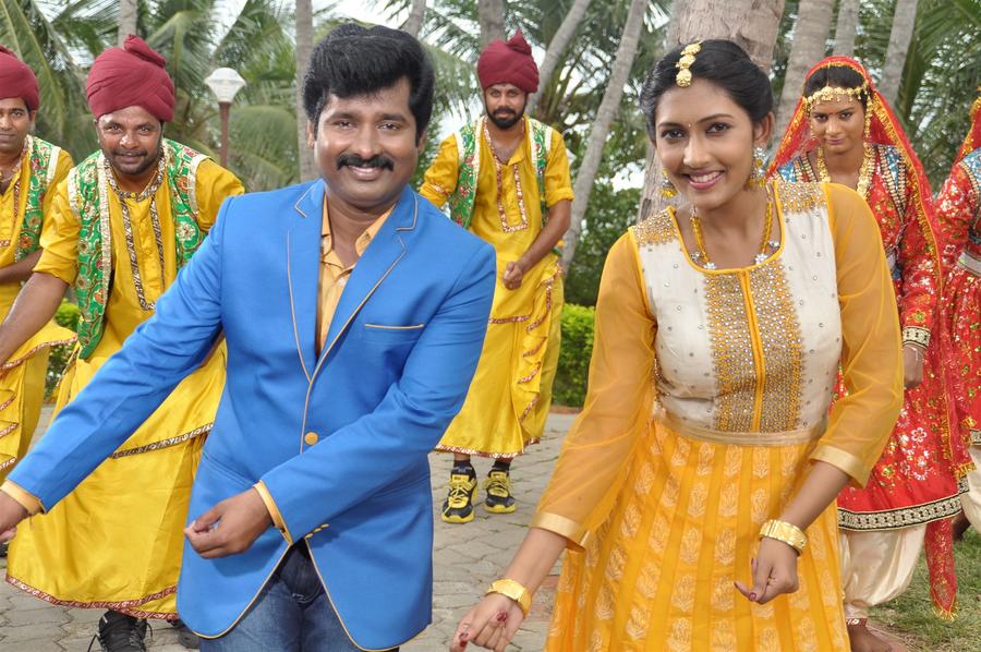 Ennodu Nee Irundhaal Movie Exclusive Photos.