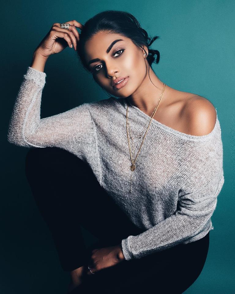 Chandrika Ravi Glamorous Photos.