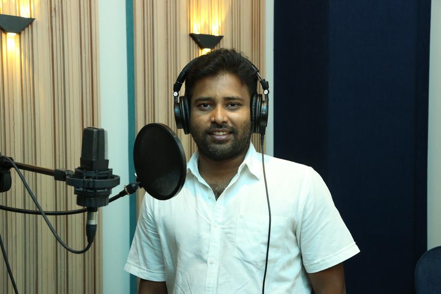 Pallu Padama Paathuka movie dubbing Pooja photos 