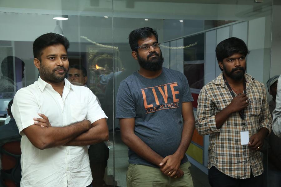 Pallu Padama Paathuka movie dubbing Pooja photos 
