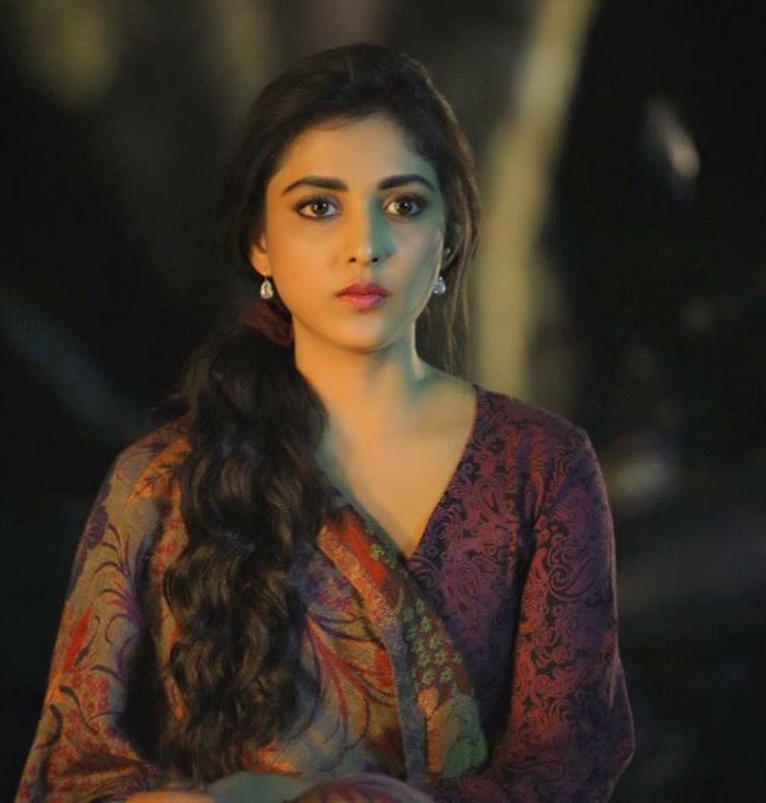 Smiley Actress Madhu Shalini Images.