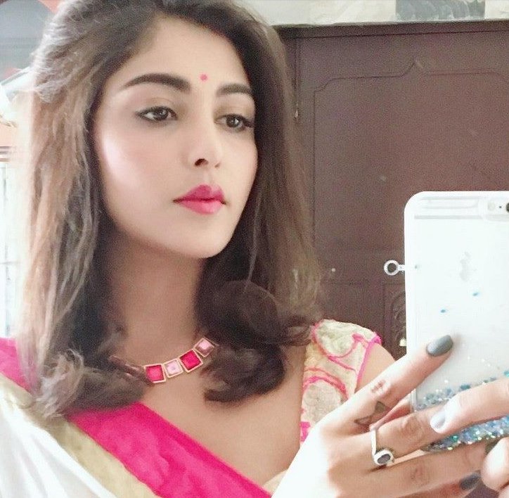 Smiley Actress Madhu Shalini Images.