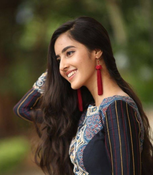 Simrat Kaur Smiley Images.