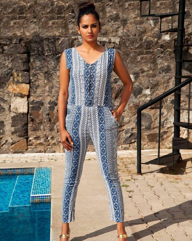 Actress Lakshmi Priyaa Chandramouli latest stills.