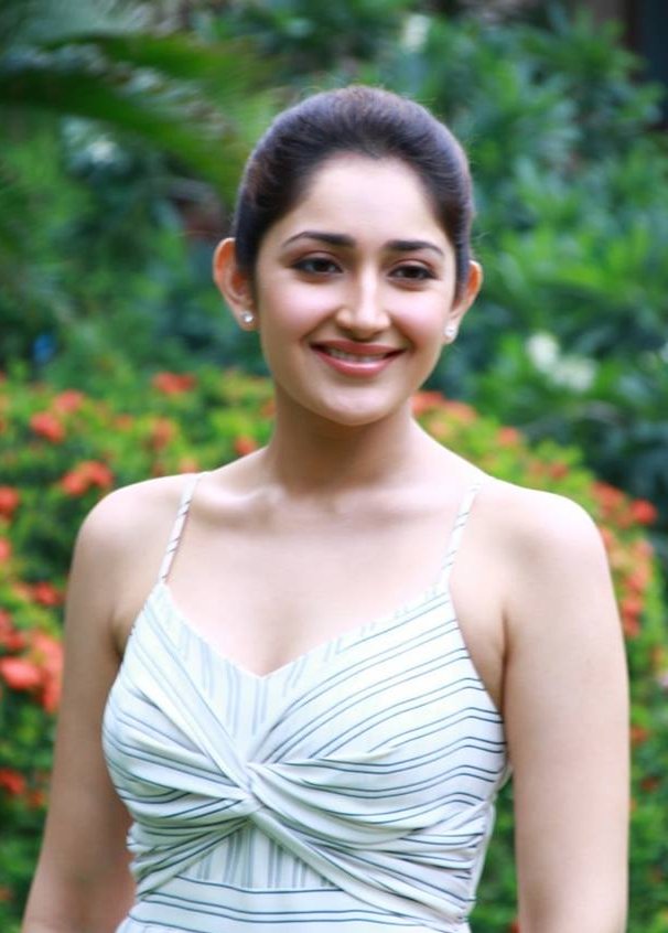 Beautiful Sayesha Saigal Pictures.