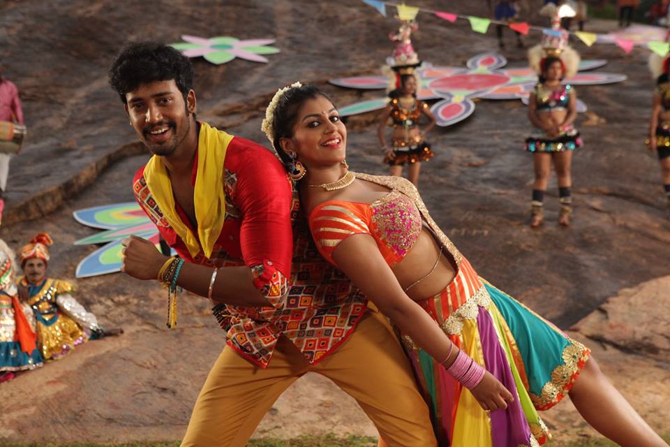 Maniyar Kudumbam Exclusive Images.