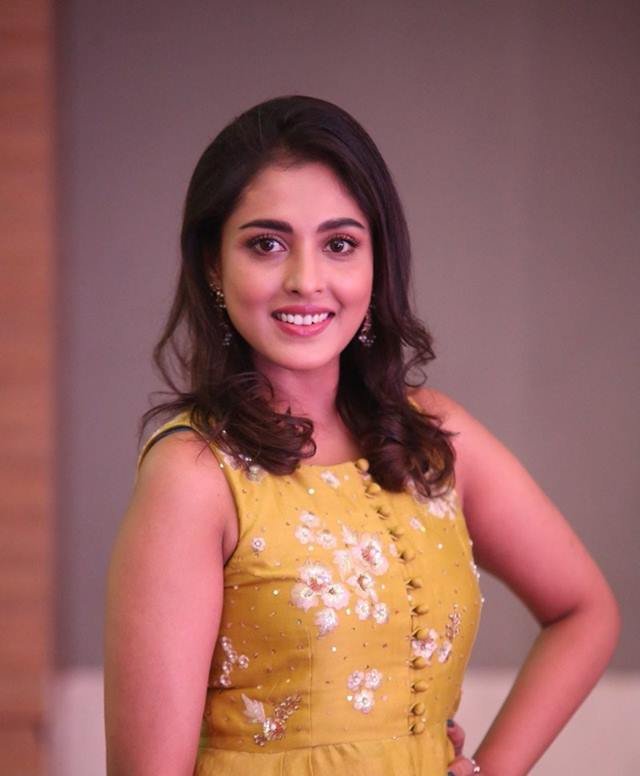 Smiley Actress Madhu Shalini Images.