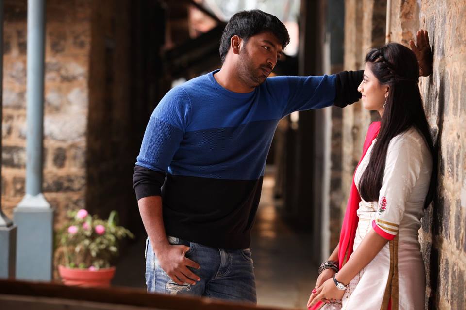 Titanic Kadhalum Kavundhu Pogum Movie Pics.