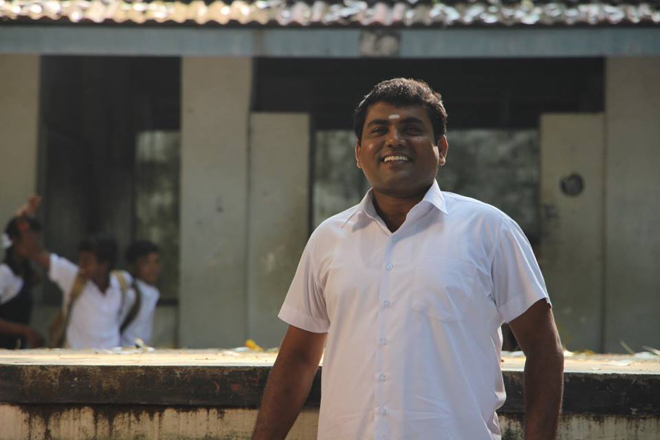 Titanic Kadhalum Kavundhu Pogum Movie Pics.