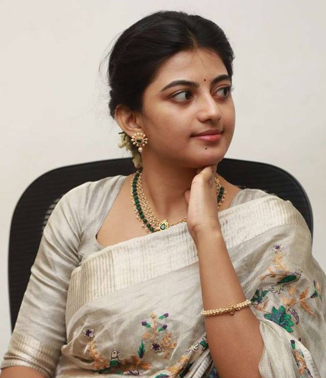 Actress Anandhi latest stills.