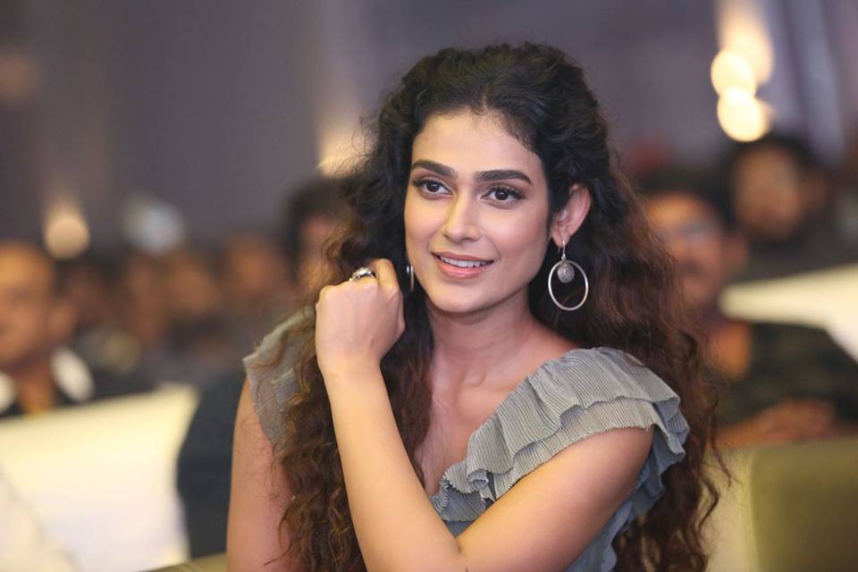 Aakanksha Singh Sizziling Images.