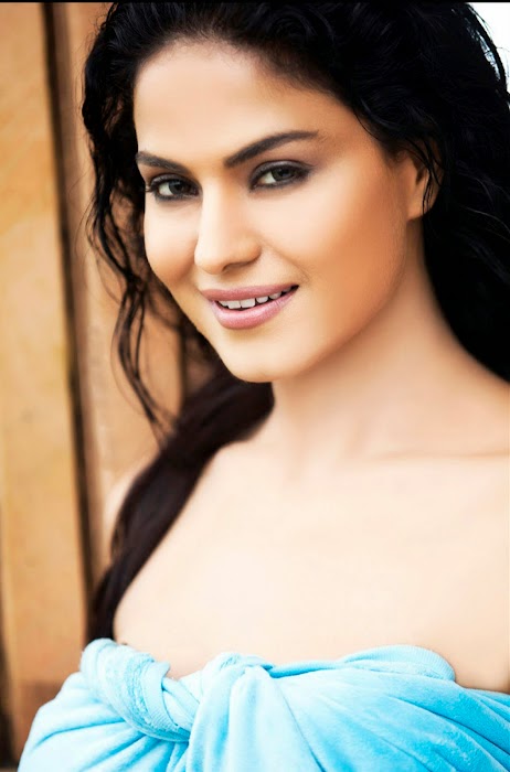 Actress Veena Malik Spicy Stills
