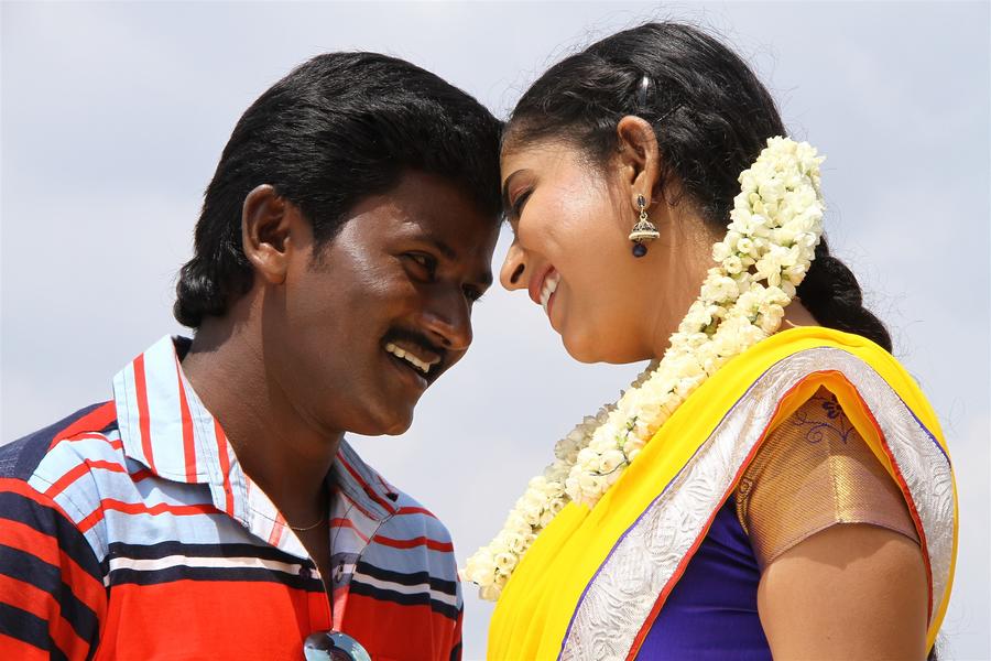 Super Singer 'Senthil Ganesh' Frist Movie Karimugan Images.