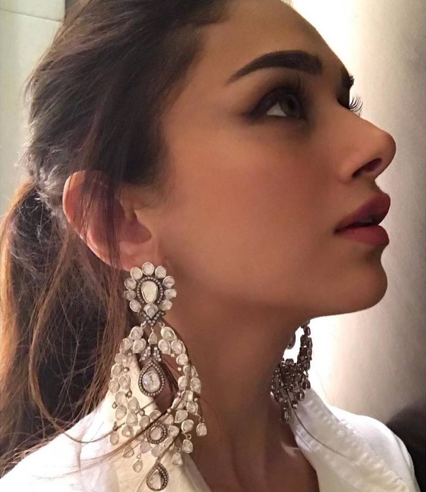 Aditi Rao Hydari Glamorous Images.