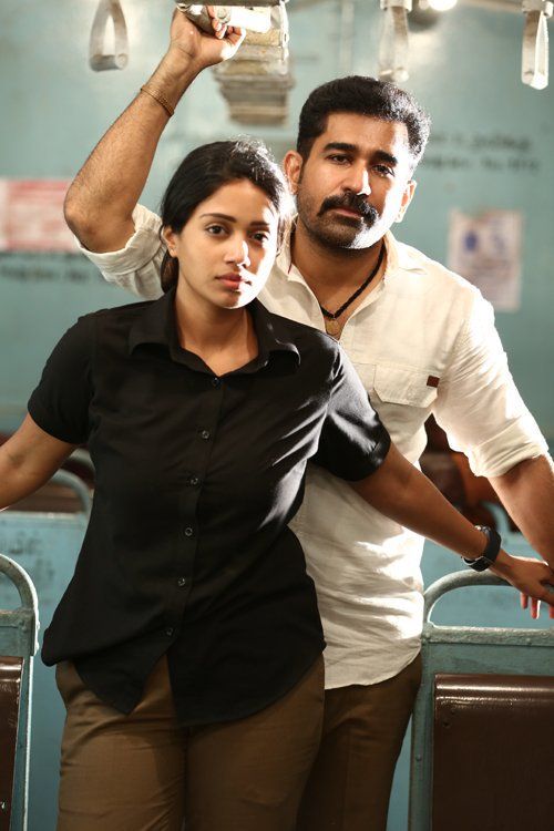 Thimiru Pudichavan Movie Exclusive Photos.