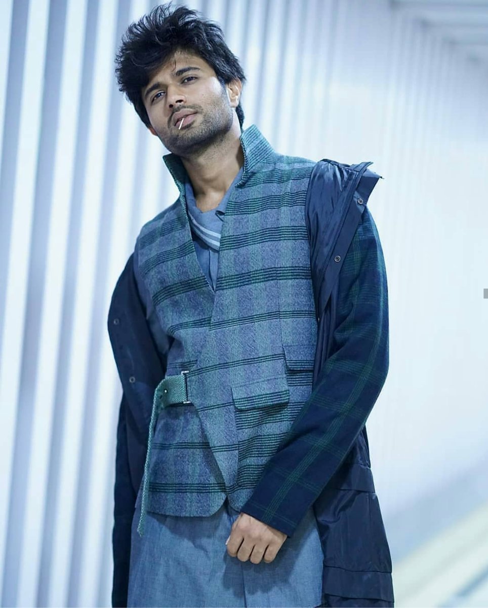 Vijay Deverakonda Stunning Stills From Taxiwaala