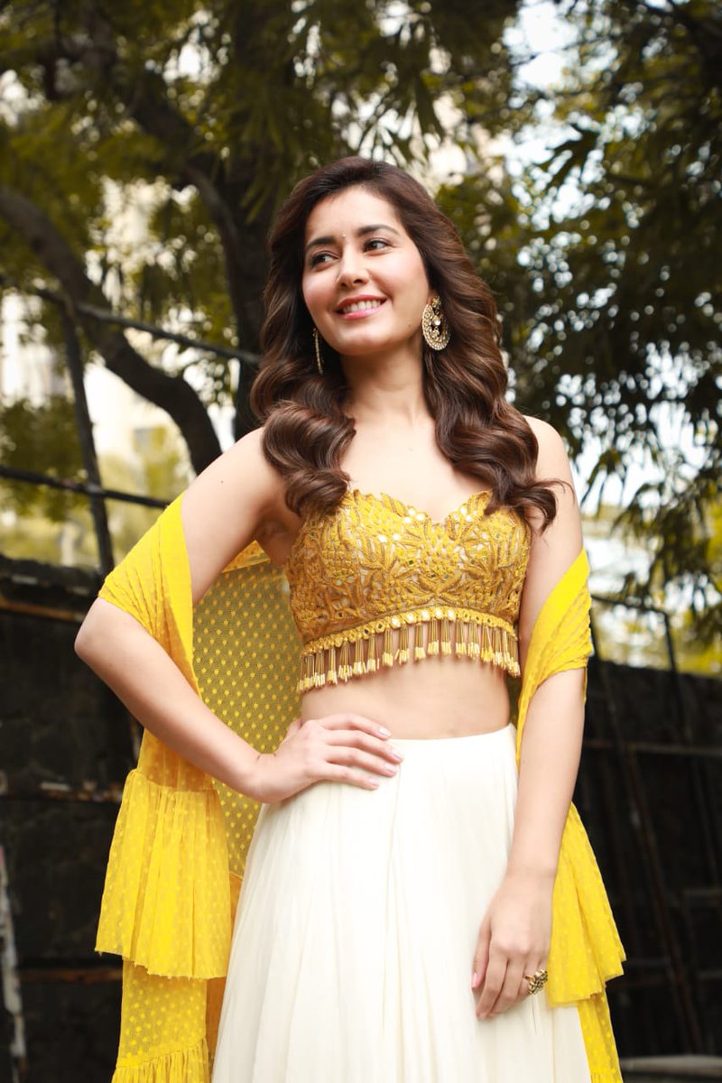 Raashi Khanna New Photos